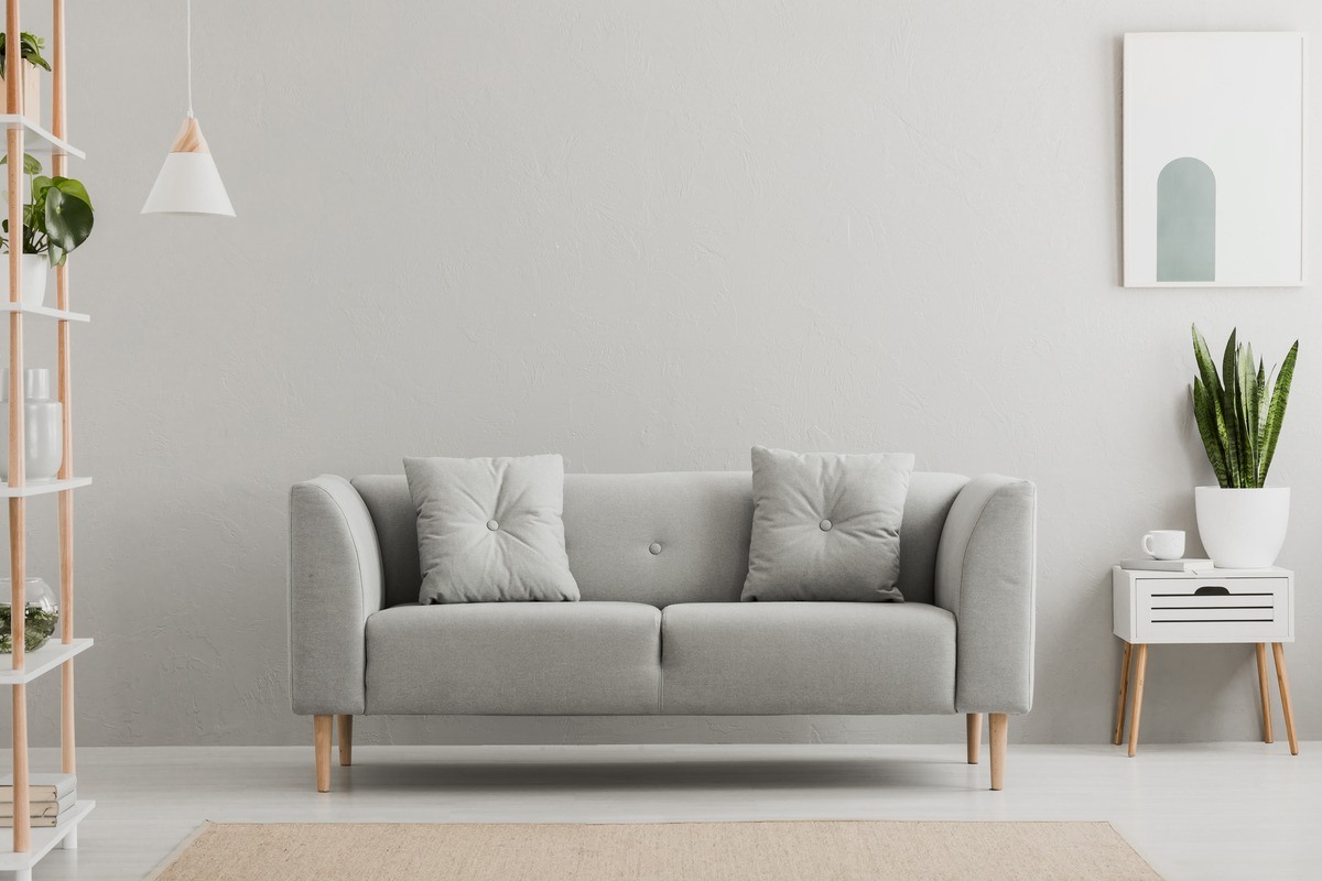 El sofá ideal para un salón pequeño (y cómo combinarlo) te espera