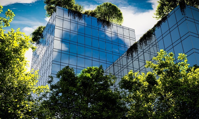 Edificio de oficinas ecológico moderno en bosques verdes